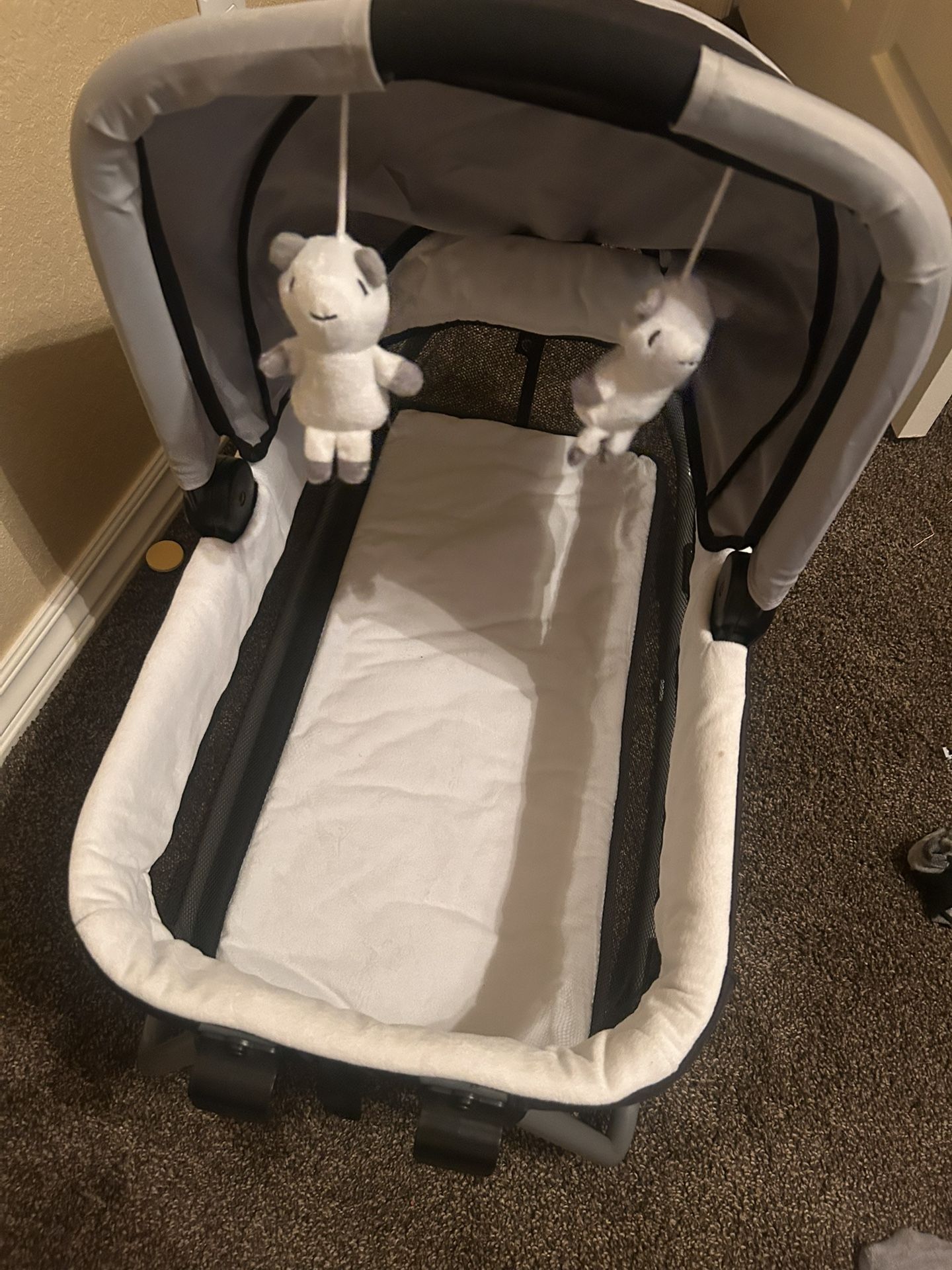 Baby Rocking Bassinet 