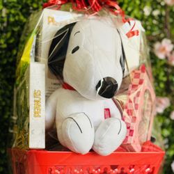 New Snoopy Plush Gift Basket 
