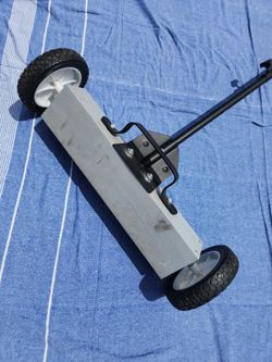 Rolling Magnetic Floor Sweper