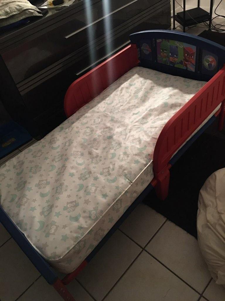 Toddler Bed (Matress Included)