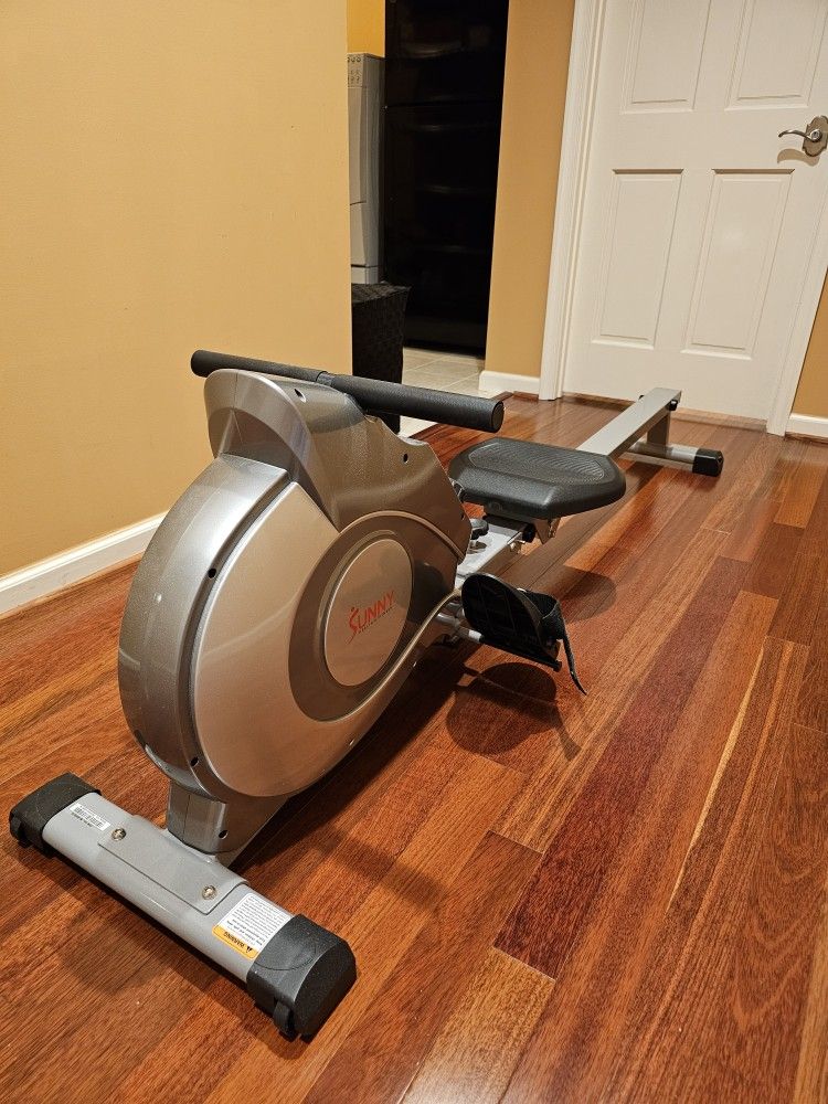 Sunny Health & Fitness Flip & Foldable Rowing Machine + FREE Mat included