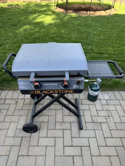 Blackstone Iron Forged Omnivore 22" Griddle with Flexfold Legs