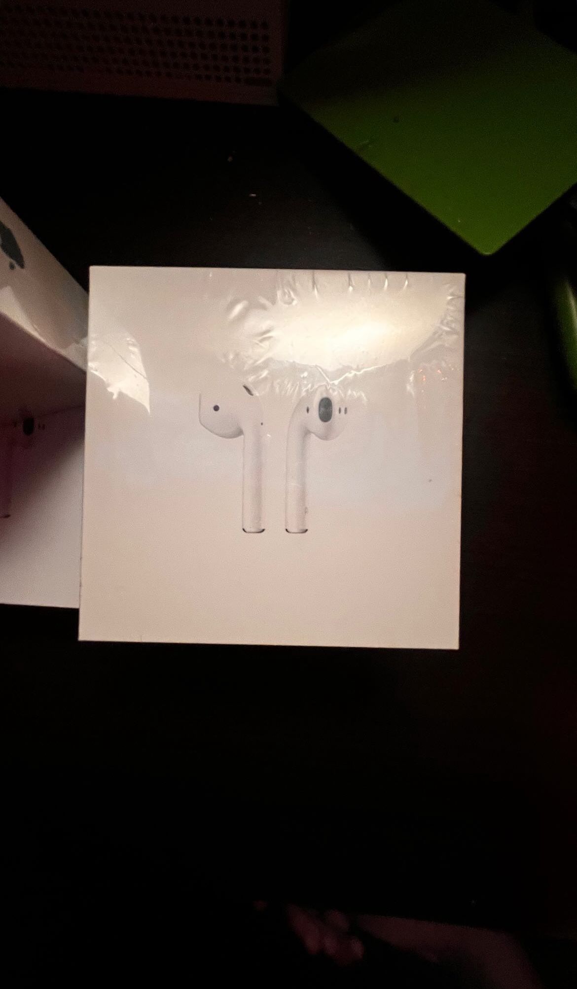 Apple Airpods 2nd Gen ( LOOKING FOR OFFERS) Wireless earbuds