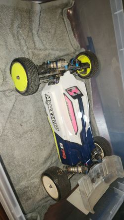 Team Associated B74 1/10 scale race buggy