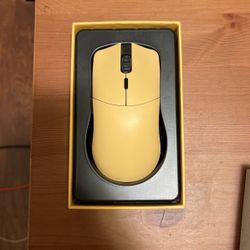 Model O Pro wireless golden panda