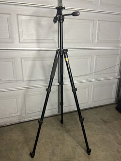 TRIPOD ADJUSTABLE AND HEAVY DUTY