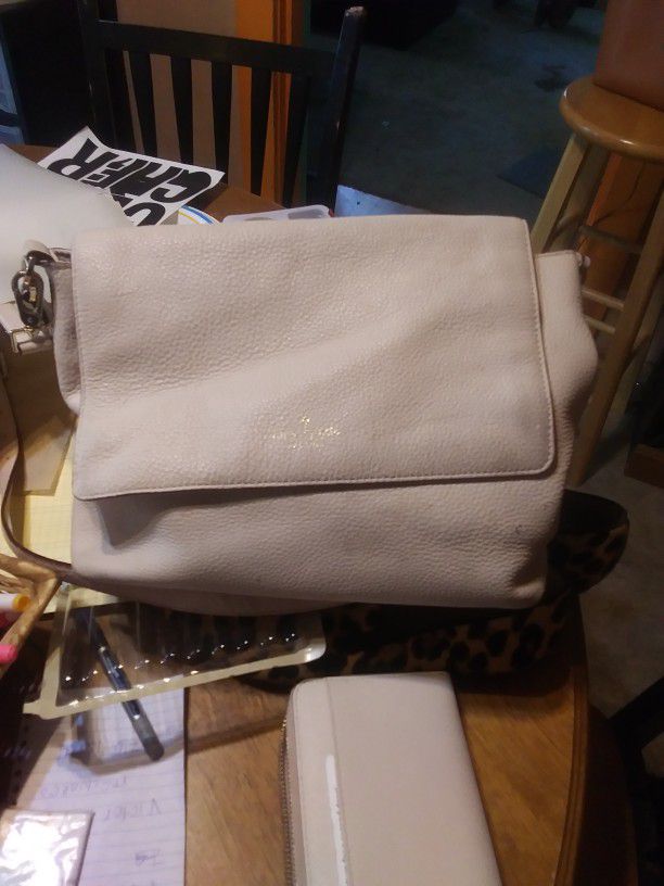 Kate Spade Knott medium crossbody tote for Sale in West Point, CA - OfferUp