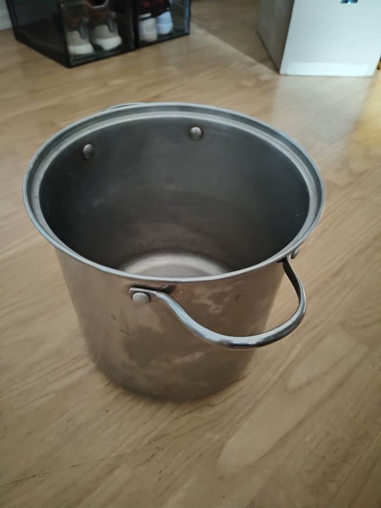 12 Qt Martha Stewart Stainless Steel Pot