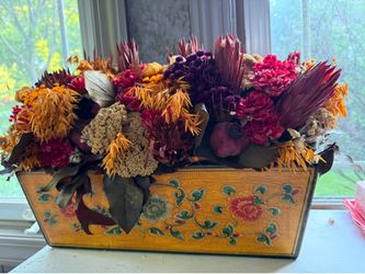 Dry flowers in a beautiful wooden box