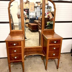 ANTIQUE VANITY WITH MIRROR