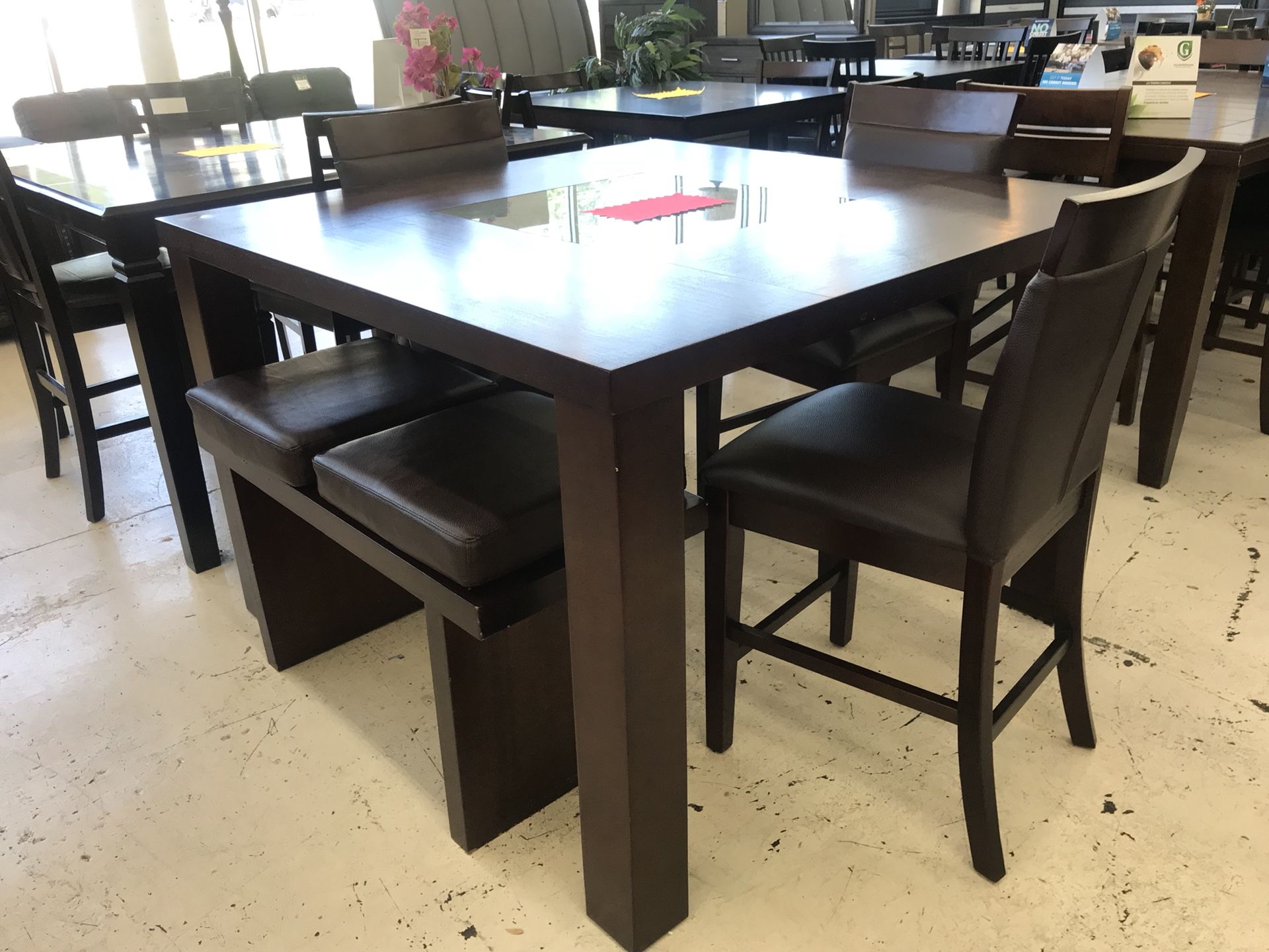 DINNING ROOM SET TABLE AND 4 CHAIRS ON SALE