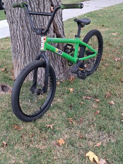 BMX bike. Green   good condition