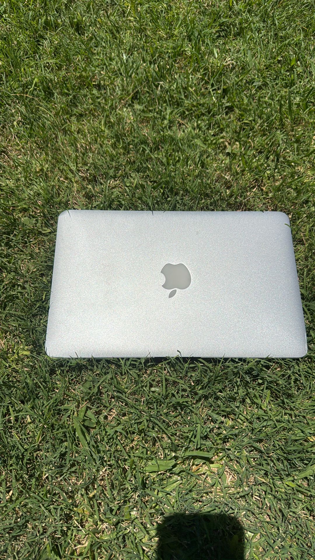 Apple Macbook Model A1370 $100