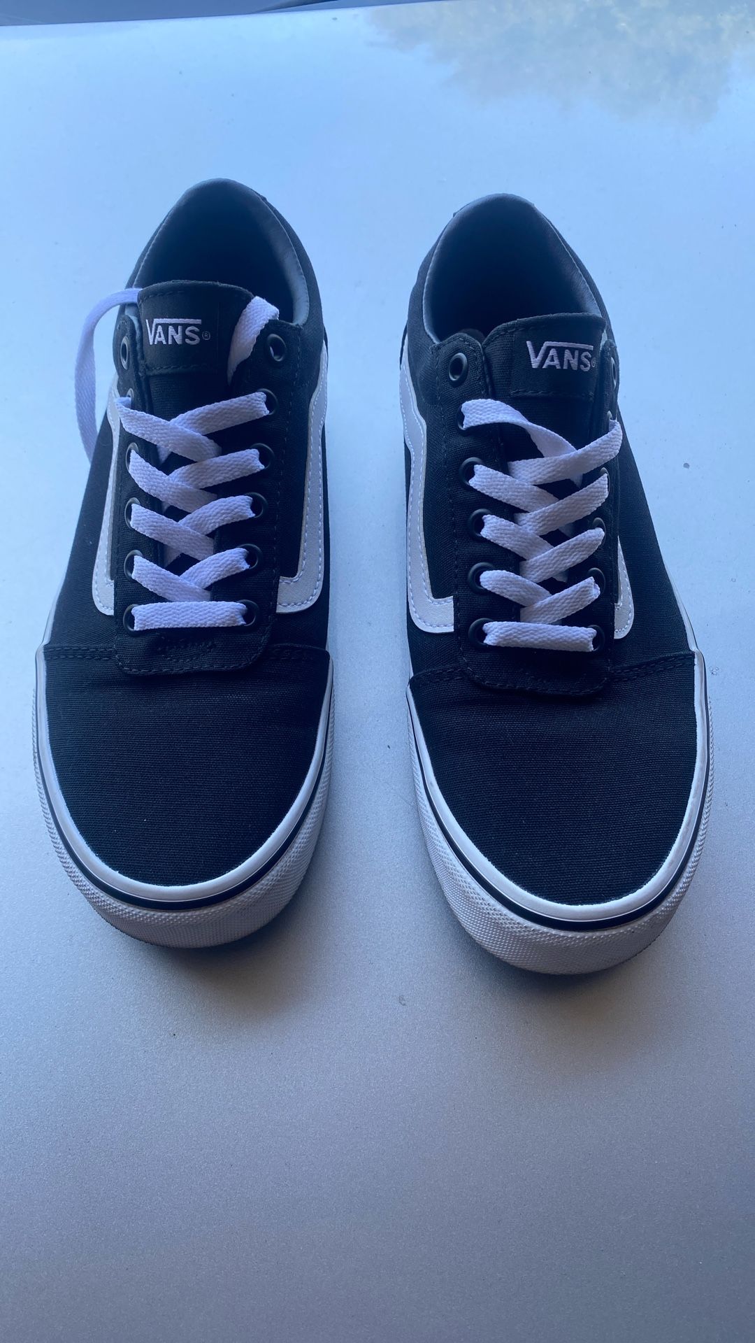 VAN’S - WOMEN SIZE 8