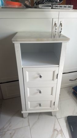 Bathroom storage cabinet