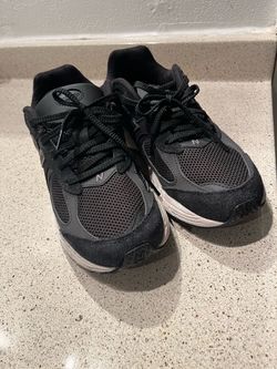 New balance women’s size 5 1/2 in excellent condition $30