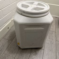 Vault Pet Food Container 