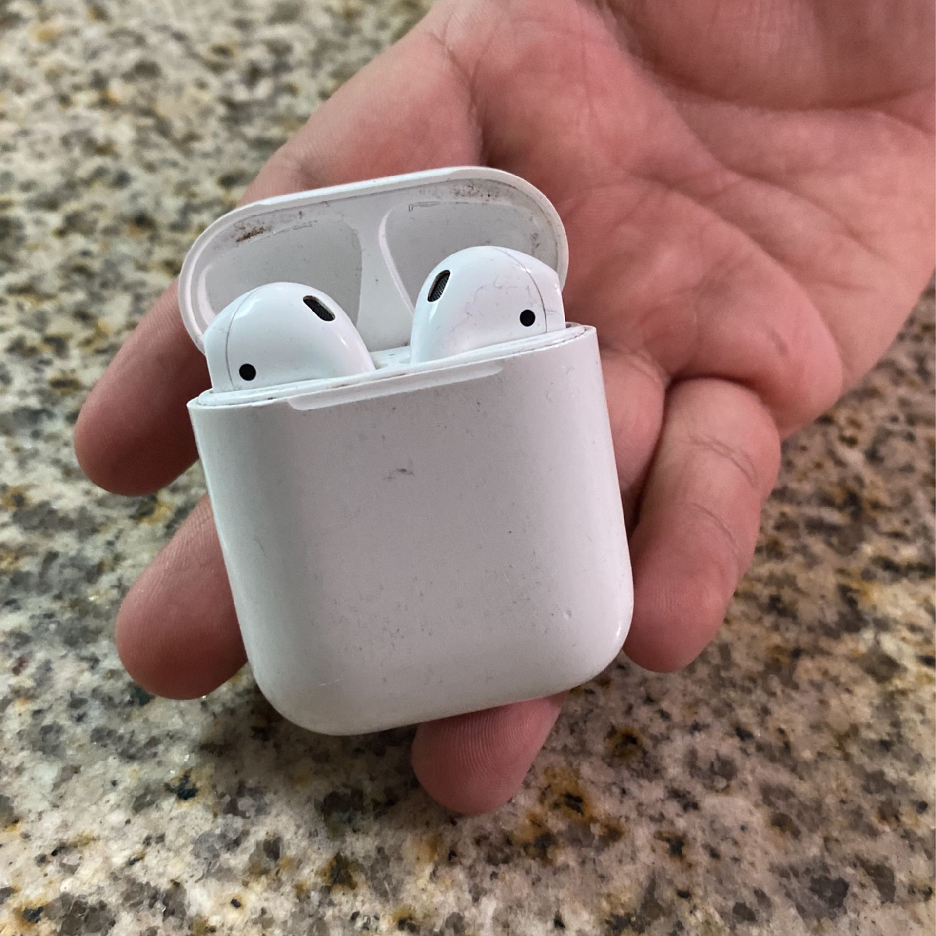 AirPods Gen 2