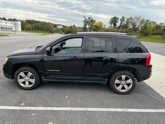 Black 2012 jeep compass