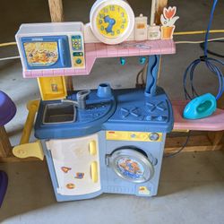 Fisher Price Play kitchen/Laundry