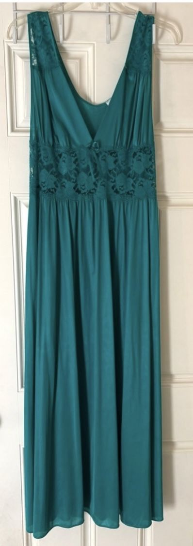 Beautiful  Full Length Nightgown Medium 