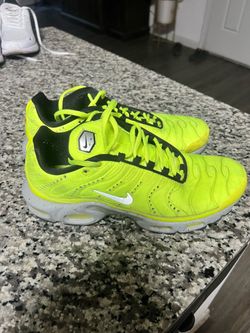Nike Air Max (Men’s 8.5)
