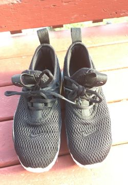 Size 2 kids Nike Air max