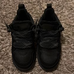 Kids Size 2 Lowmel Uggs