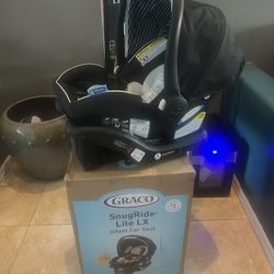 Graco SnugRide Lite LX Infant Car Seat, Lightweight Rear-Facing Seat for Babies 4–30 lb, 4-Position Adjustable Base,