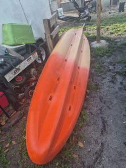 Kayak free broken look at picture