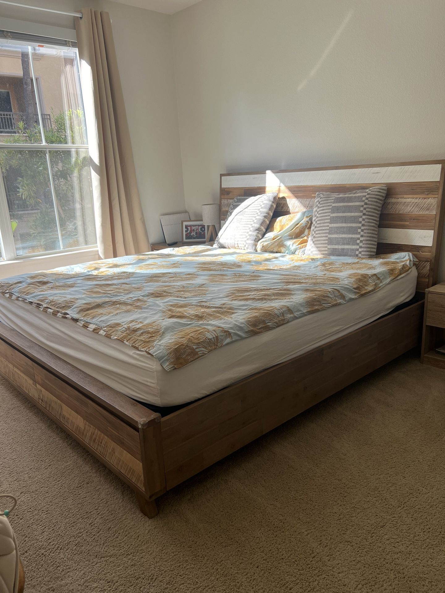 Wooden Bed frame, Jeromés