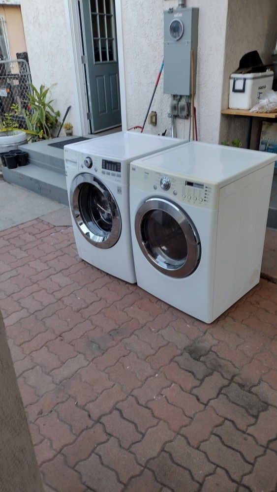 Washer And Gas Dryer Stackable Or Side By Side