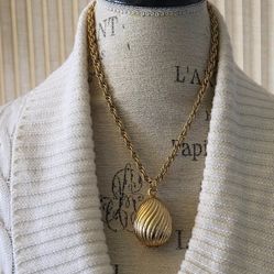Vintage Avon Gold Tone Rope Chain Neckless W/Egg Shaped Perfume Locket 1960s