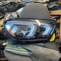 2020-23 MBZ GLE RIGHT HEADLIGHT 