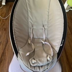 4moms mamaroo rocker/swing