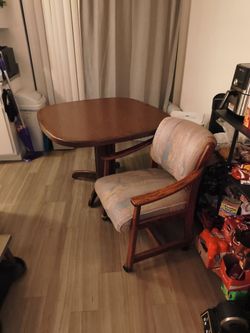 Dining table w/ 4 chairs