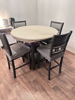 4 chair Dinning Table