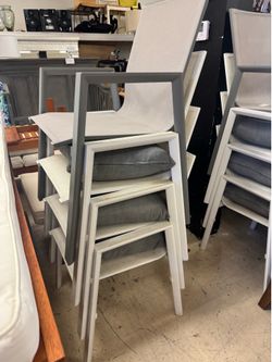 Set of 8 stackable aluminum patio chairs