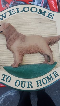 Dog , retriever , welcome home sign