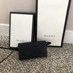 GUCCI WALLET ON CHAIN ONLY USED ONCE