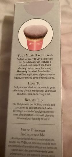 2 IT HEAVENLY LUXE FOUNDATION BRUSH Thumbnail