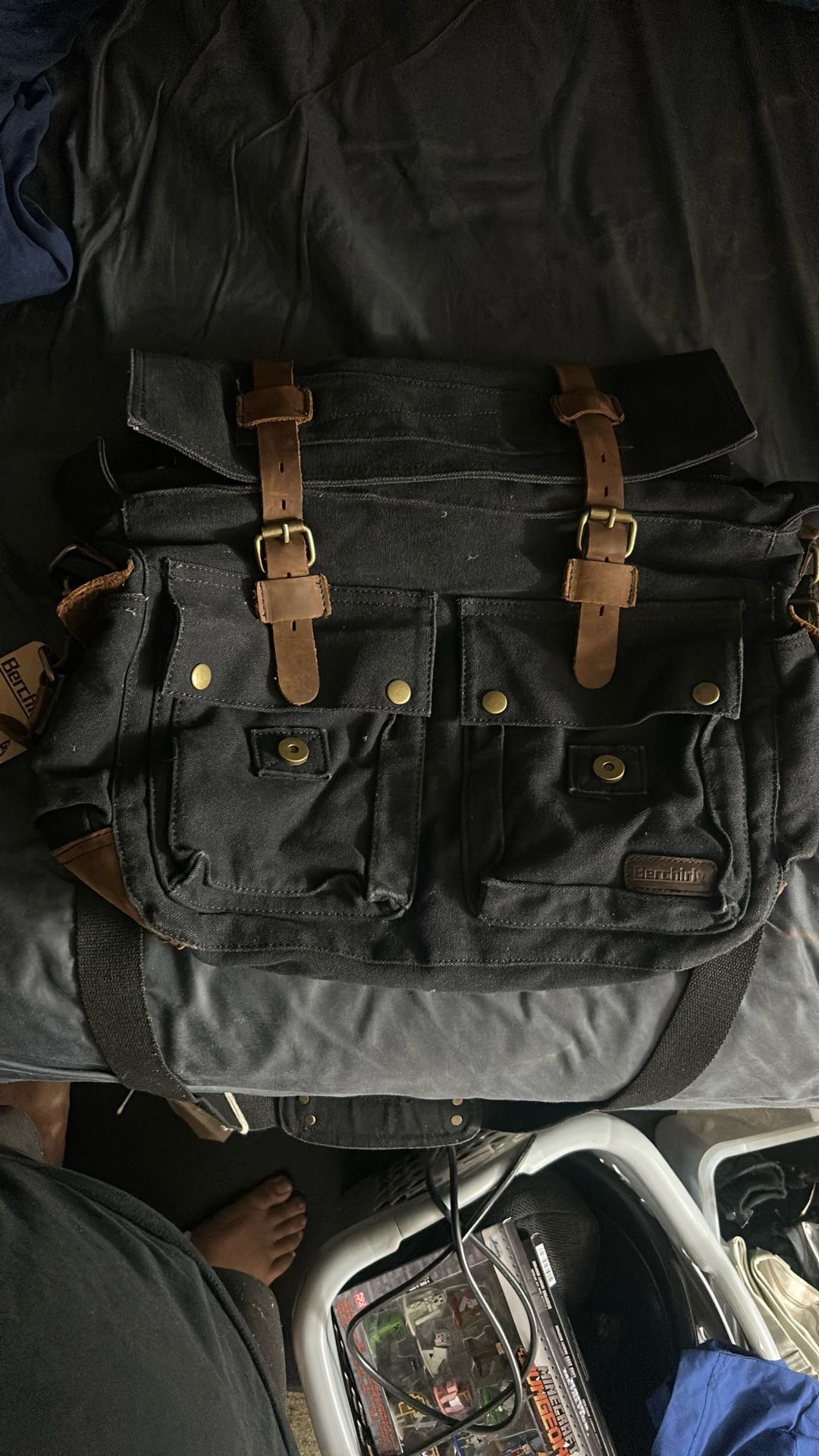 Berchirly Messenger Bag