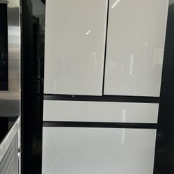 Samsung - 36 in. Wide BESPOKE 29 cu. ft. 4-Door French Door Smart Refrigerator with Beverage Center - White Glass