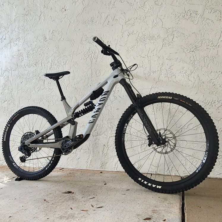 2024 CANYON SPECTRAL CF 8 K.I.S. MOUNTAIN BIKE WITH GX AXS ELECTRONIC SHIFTING SIZE MEDIUM