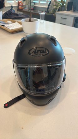 Arai Defiant-X Motorcycle Helmet + Sena 5S Bluetooth – Large