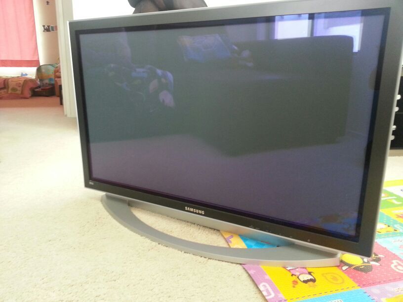Samsung 42" Plasma Television TV SP-P4231 with Speakers