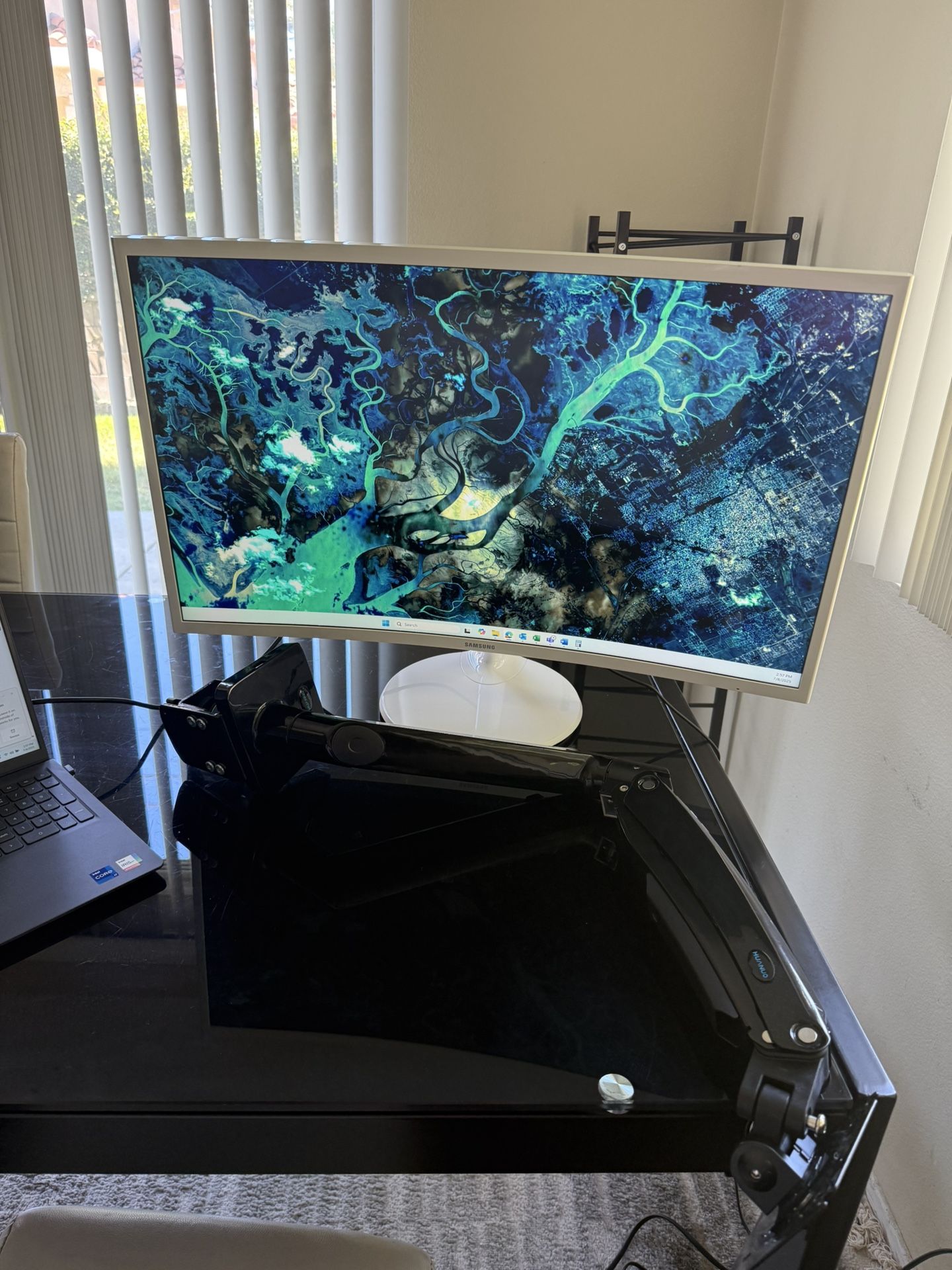 Samsung 32in Curved Monitor With Arm