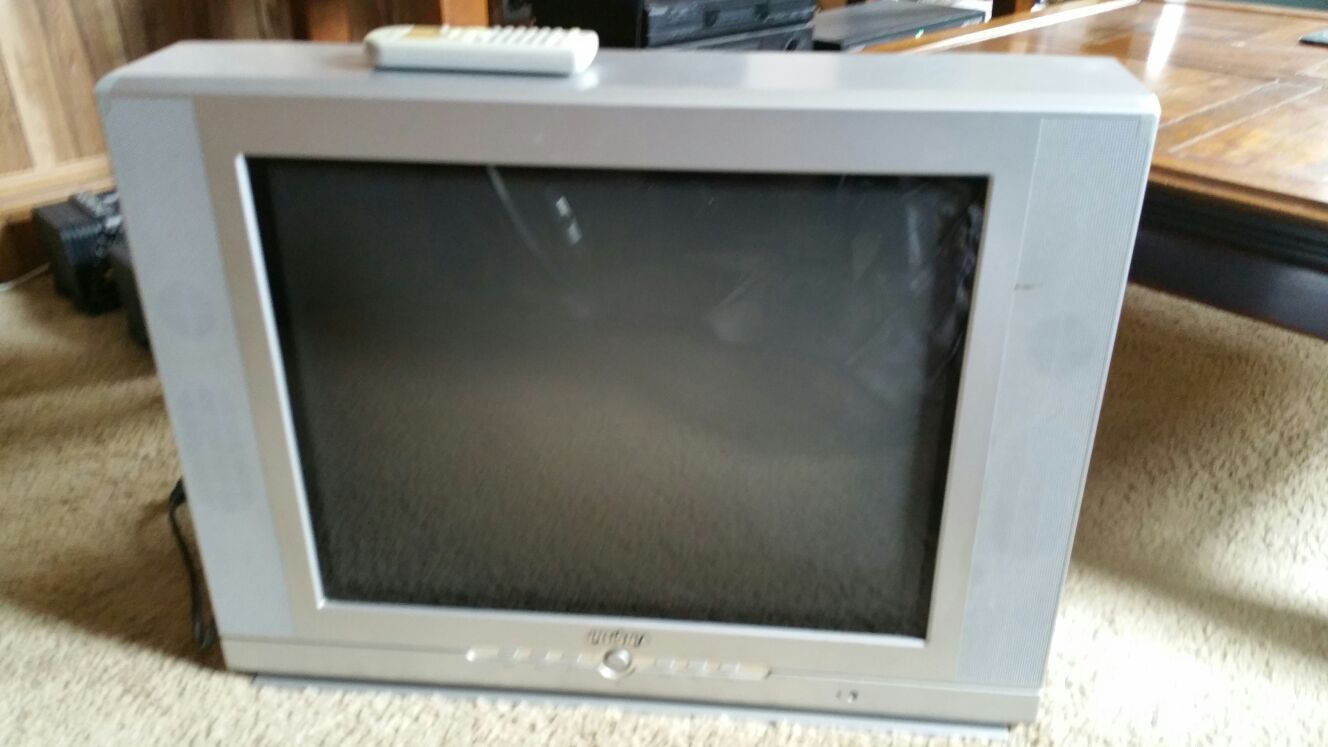 Insignia - 24" Flat-Tube Stereo TV - Silver Model: NS-24FTV