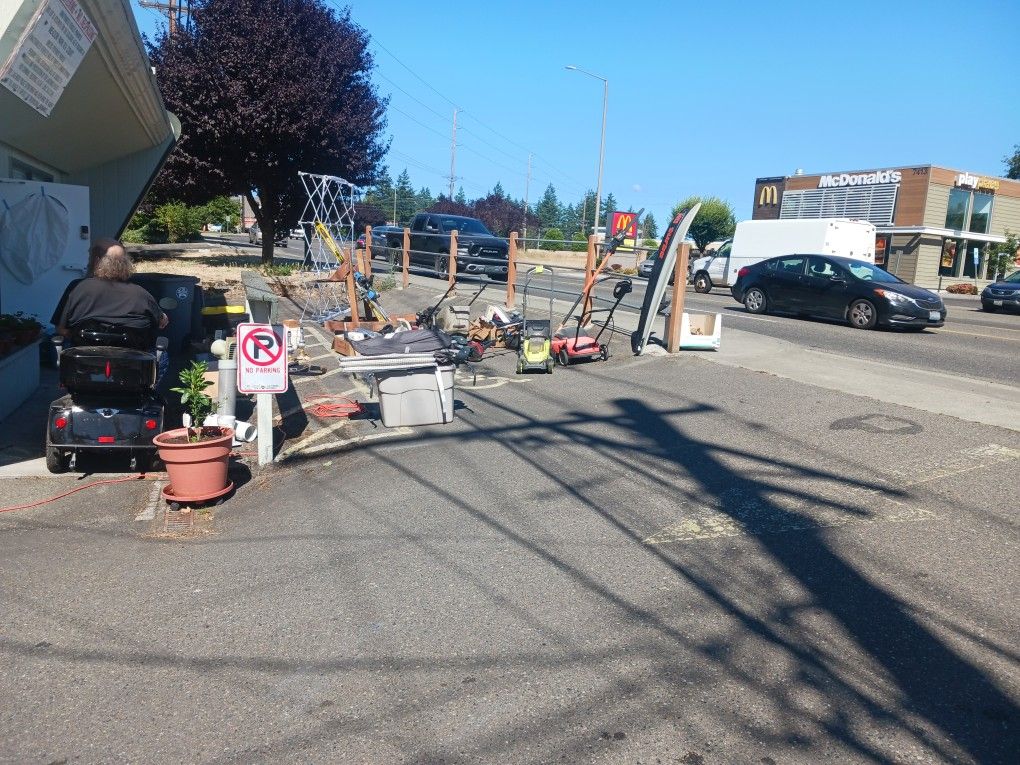 Yard Sale Stop By Free And Cheap Stuff