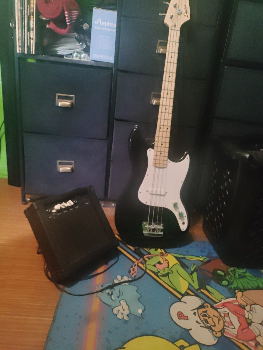 Squier Bronco Bass Guitar & Amp 